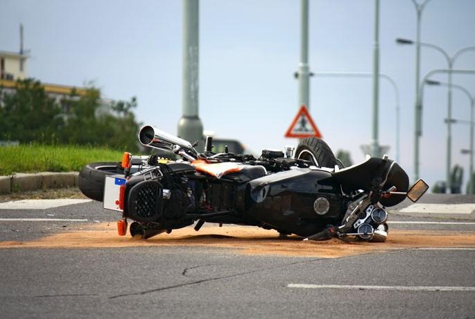 While returning from Sasurwadi's hospitality, Jawai was killed in a two-wheeler accident | सासुरवाडीचा पाहुणचार घेऊन परतताना पोलीस जावई दुचाकी अपघातात ठार