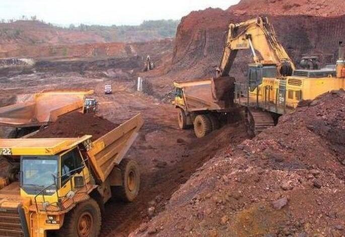 Millions of brass pimples from mines and mountains to Orbad in jalana | कंपनीचीच समृद्धी... तब्बल ३७९ कोटी रुपयांच्या मुरुमाचे अवैध उत्खनन Millions of brass pimples from mines and mountains to Orbad in jalana | कंपनीचीच समृद्धी... तब्बल ३७९ कोटी रुपयांच्या मुरुमाचे अवैध उत्खनन