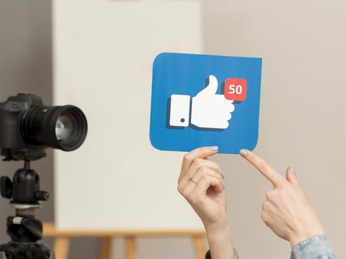 Money earned by liking the video, young man lost 9 lakhs | व्हिडिओला लाइक करून मिळतील पैसे, तरुणाने गमावले ९ लाख Money earned by liking the video, young man lost 9 lakhs | व्हिडिओला लाइक करून मिळतील पैसे, तरुणाने गमावले ९ लाख