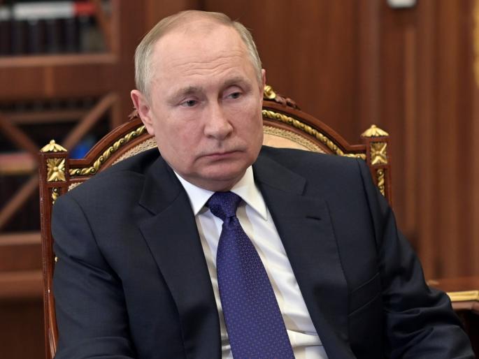 Russia Ukrain War: Fearing death, Vladimir Putin fired 1,000 members of his personal staff | Russia Ukrain War: व्लादीमीर पुतीन यांना मरणाची भीती, पर्सनल स्टाफमधील 1000 जणांना हटवले Russia Ukrain War: Fearing death, Vladimir Putin fired 1,000 members of his personal staff | Russia Ukrain War: व्लादीमीर पुतीन यांना मरणाची भीती, पर्सनल स्टाफमधील 1000 जणांना हटवले