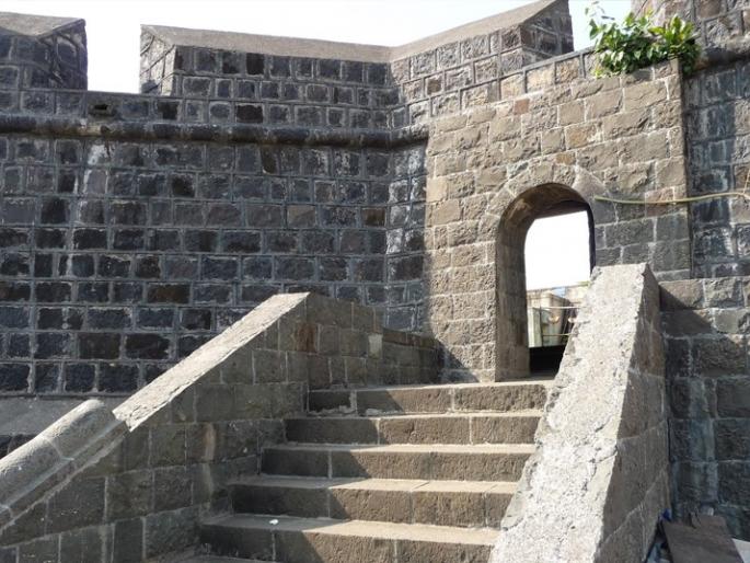 Repair of Worli fort ... 63 lakh 49 thousand spent for conservation | वरळी किल्ल्याची डागडुजी... संवर्धनासाठी 63 लाख 49 हजार खर्च Repair of Worli fort ... 63 lakh 49 thousand spent for conservation | वरळी किल्ल्याची डागडुजी... संवर्धनासाठी 63 लाख 49 हजार खर्च