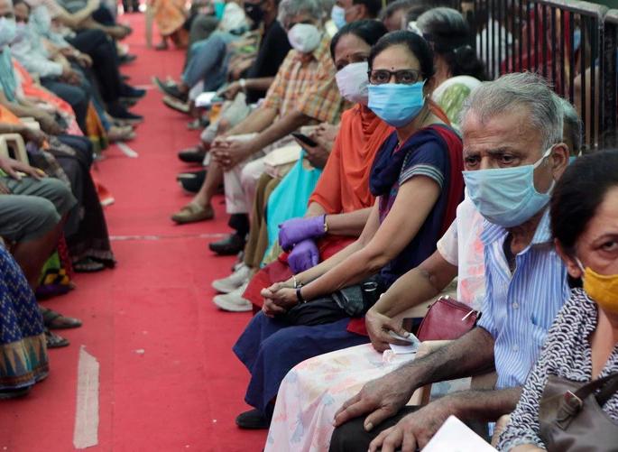 Supply of 61,200 vaccines to the district | जिल्ह्याला 61 हजार 200 लसींचा पुरवठा Supply of 61,200 vaccines to the district | जिल्ह्याला 61 हजार 200 लसींचा पुरवठा