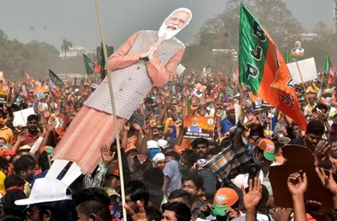 Corona blast in election 5 states | निवडणूक झालेल्या राज्यांत काेराेनाचा स्फोट