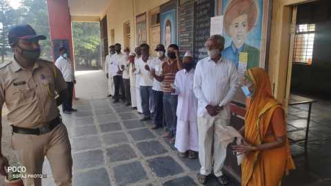 75.28 per cent polling in six gram panchayats of Uran taluka | उरण तालुक्यातील सहा ग्रामपंचायतींत ७५.२८ टक्के मतदान