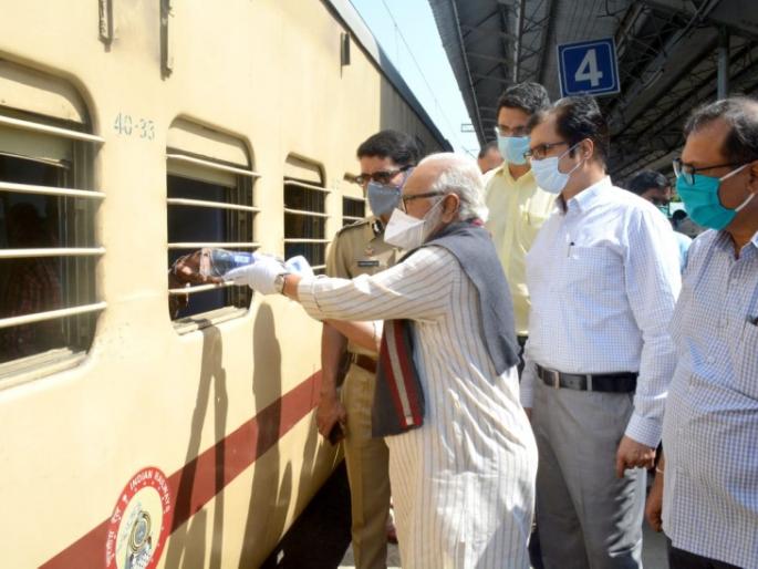 No other passenger train will be started, the Railway Ministry explained MMG | Coronavirus: इतर कुठलीही प्रवासी रेल्वे सुरू होणार नाही, रेल्वे मंत्रालयाचं स्पष्टीकरण No other passenger train will be started, the Railway Ministry explained MMG | Coronavirus: इतर कुठलीही प्रवासी रेल्वे सुरू होणार नाही, रेल्वे मंत्रालयाचं स्पष्टीकरण
