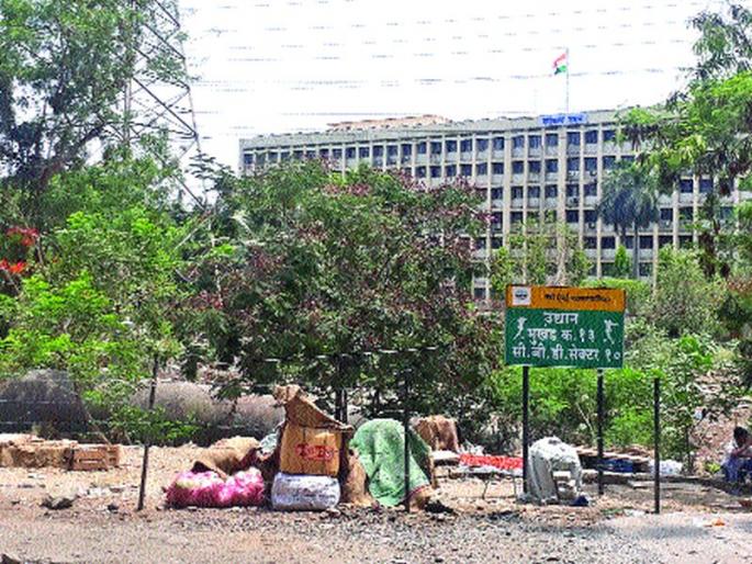 Encroachment of encroachment | कोकण भवनला अतिक्रमणाचा विळखा Encroachment of encroachment | कोकण भवनला अतिक्रमणाचा विळखा