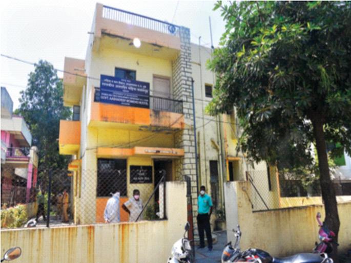 Confusion in front of the inquiry committee in the hostel | पोलिसांनी डान्स करायला लावलेल्या वसतिगृहात चौकशी समितीसमोरच गोंधळ !