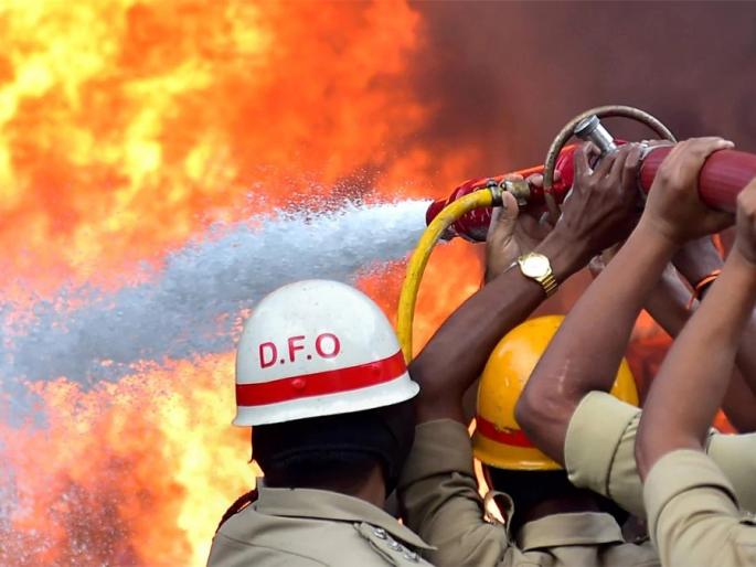 Hospitals caught fire for ignoring instructions | सूचनांकडे दुर्लक्ष केल्यानेच रुग्णालयांना आगी Hospitals caught fire for ignoring instructions | सूचनांकडे दुर्लक्ष केल्यानेच रुग्णालयांना आगी
