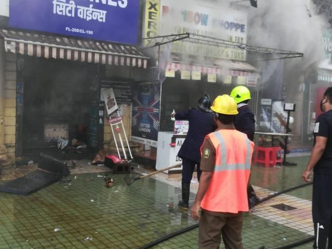 Fire broke out at six shops at Hiranandani Estate in Thane; Loss of millions | ठाण्यात हिरानंदानी इस्टेट येथील सहा दुकानाना आग; लाखोंचे नुकसान Fire broke out at six shops at Hiranandani Estate in Thane; Loss of millions | ठाण्यात हिरानंदानी इस्टेट येथील सहा दुकानाना आग; लाखोंचे नुकसान