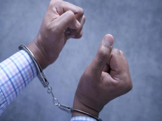 Assistant Labor Commissioner arrested red-handed by 'CBI' for accepting bribe of 30,000 | सहायक कामगार आयुक्तांना ३० हजारांची लाच घेताना ‘सीबीआय’कडून रंगेहाथ अटक Assistant Labor Commissioner arrested red-handed by 'CBI' for accepting bribe of 30,000 | सहायक कामगार आयुक्तांना ३० हजारांची लाच घेताना ‘सीबीआय’कडून रंगेहाथ अटक