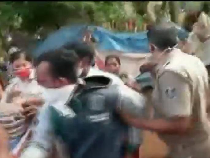 Crowd Attacks CBI Team For Raiding Child Pornography Case in Odisha | Child Pornography CBI Raid: चाईल्ड पॉर्नोग्राफी प्रकरणी छापा मारण्यास गेलेल्या सीबीआय टीमवर जमावाचा हल्ला