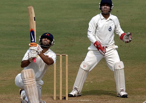 Puneet Bisht hit a record 146 off 51 balls | पुनीत बिश्तचा विक्रमी झंझावात ५१ चेंडूत ठोकल्या १४६ धावा