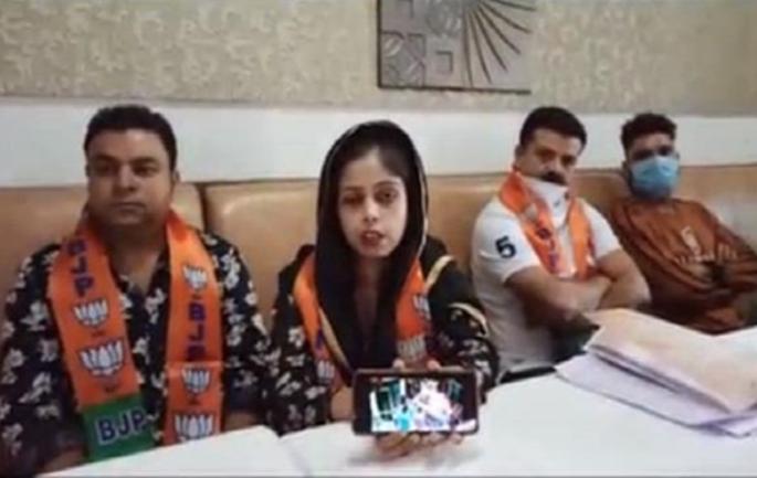 Serious allegations of sexual harassment by senior leader, BJP woman office bearer in uttar pradesh crime | वरिष्ठ नेत्याकडून शोषण, भाजपाच्या महिला पदाधिकाऱ्याचे गंभीर आरोप Serious allegations of sexual harassment by senior leader, BJP woman office bearer in uttar pradesh crime | वरिष्ठ नेत्याकडून शोषण, भाजपाच्या महिला पदाधिकाऱ्याचे गंभीर आरोप