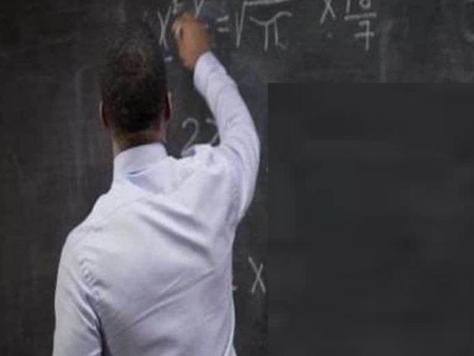 College professors who have been working on CHB for many years are not given an opportunity during recruitment | Kolhapur- सीएचबीधारकांचे दुखणे: 'सेवा' नव्हे, 'मेवा' देणाऱ्याला प्राधान्य College professors who have been working on CHB for many years are not given an opportunity during recruitment | Kolhapur- सीएचबीधारकांचे दुखणे: 'सेवा' नव्हे, 'मेवा' देणाऱ्याला प्राधान्य
