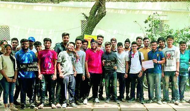 Paperleak in Delhi Tension in Nagpur | दिल्लीच्या पेपरफुटीचे नागपूरच्या विद्यार्थ्यांना टेन्शन Paperleak in Delhi Tension in Nagpur | दिल्लीच्या पेपरफुटीचे नागपूरच्या विद्यार्थ्यांना टेन्शन