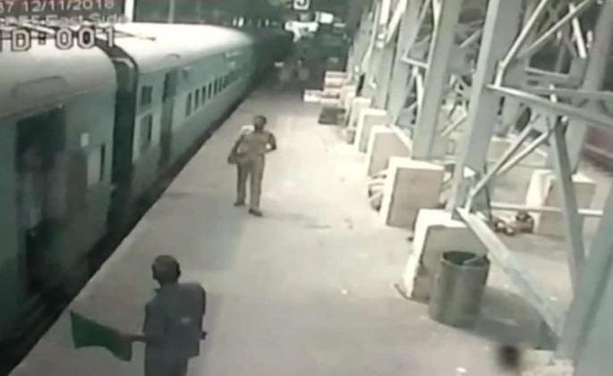 CC footage inspected at Manmad, Bhusawal, Akola railway station for murder of engineer | अभियंत्याच्या हत्याप्रकरणी मनमाड, भुसावळ, अकोला रेल्वे स्टेशनवरील सीसी फुटेज तपासणी CC footage inspected at Manmad, Bhusawal, Akola railway station for murder of engineer | अभियंत्याच्या हत्याप्रकरणी मनमाड, भुसावळ, अकोला रेल्वे स्टेशनवरील सीसी फुटेज तपासणी