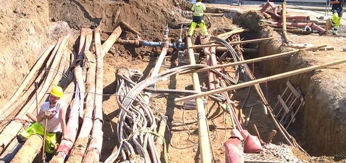 Unauthorized 39 km cable network for 4G | ‘फोर-जी’साठी ३९ किलोमीटर केबलचे जाळे अनधिकृत Unauthorized 39 km cable network for 4G | ‘फोर-जी’साठी ३९ किलोमीटर केबलचे जाळे अनधिकृत