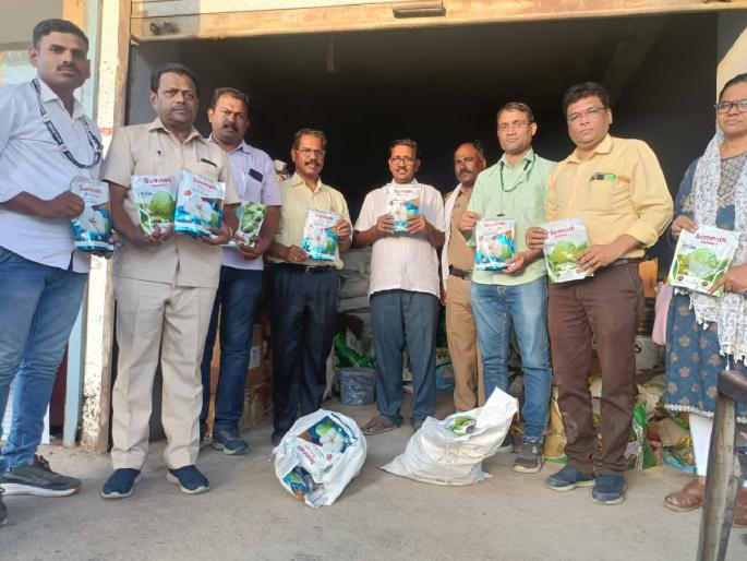 Sale of prohibited Bt seeds, crime against two in Shirkhed Thane | प्रतिबंधित बीटी बियाण्यांची विक्री, शिरखेड ठाण्यात दोघांवर गुन्हा Sale of prohibited Bt seeds, crime against two in Shirkhed Thane | प्रतिबंधित बीटी बियाण्यांची विक्री, शिरखेड ठाण्यात दोघांवर गुन्हा