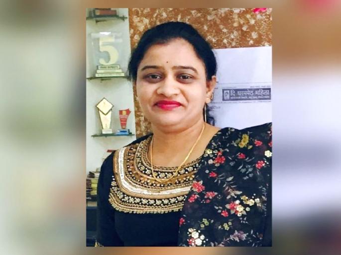 Women's Day : she struggled after husband's death and became the support of the family | दु:खाचा डोंगर कोसळला, मात्र ती रडली नाही, शिकली अन कुटुंबाचा आधार झाली! Women's Day : she struggled after husband's death and became the support of the family | दु:खाचा डोंगर कोसळला, मात्र ती रडली नाही, शिकली अन कुटुंबाचा आधार झाली!