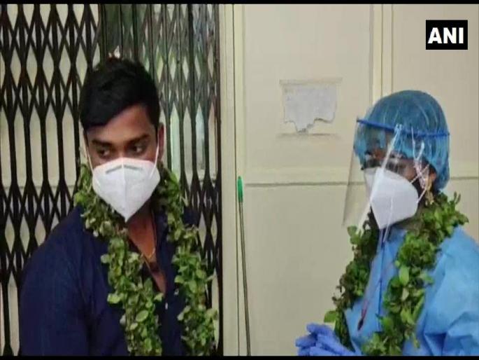 Coronavirus: couple marriage at hospital today, bride wearing a PPE kit at Kerla | Coronavirus: आम्ही लग्नाळू! PPE किट्स घालून नवरी थेट हॉस्पिटलमध्ये पोहचली; कोविड वार्डात लग्नसोहळा पार पडला Coronavirus: couple marriage at hospital today, bride wearing a PPE kit at Kerla | Coronavirus: आम्ही लग्नाळू! PPE किट्स घालून नवरी थेट हॉस्पिटलमध्ये पोहचली; कोविड वार्डात लग्नसोहळा पार पडला