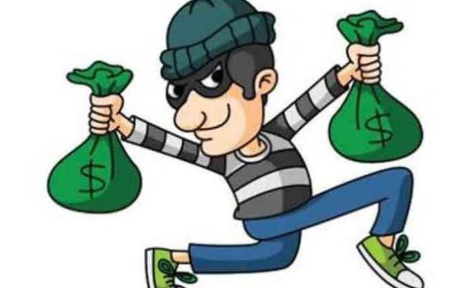 Theft at Khamkarwadi, three weights of gold and cash lamp of ten thousand rupees | खामकरवाडी येथे चोरी, तीन तोळे सोने व दहा हजार रुपयाची रोकड लंपास