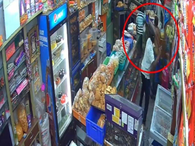 Video- A man was killed in a film style chase; Man hacked to death inside bakery in Karnataka's Koppal | Video: फिल्मी स्टाईल पाठलाग करून ७ जणांनी एकाची केली हत्या; CCTV पाहून अंगावर काटा येईल Video- A man was killed in a film style chase; Man hacked to death inside bakery in Karnataka's Koppal | Video: फिल्मी स्टाईल पाठलाग करून ७ जणांनी एकाची केली हत्या; CCTV पाहून अंगावर काटा येईल