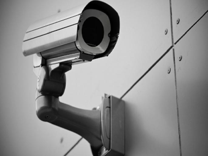 suspicious camera in bedroom of wife by husband crime | पत्नीवर संशय घेत बेडरुममध्ये लावला कॅमेरा अन् धक्कादायक प्रकार आला समोर suspicious camera in bedroom of wife by husband crime | पत्नीवर संशय घेत बेडरुममध्ये लावला कॅमेरा अन् धक्कादायक प्रकार आला समोर