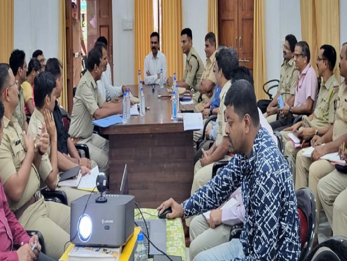 In the wake of the assembly elections the police presence on the inter state border will be increased Inter-State Border Council at Sawantwadi | Sindhudurg: निवडणुकीच्या पार्श्वभूमीवर सीमावर्ती भागात सीसीटीव्हीचा वॉच; सावंतवाडीत आंतरराज्य बॉर्डर परिषद In the wake of the assembly elections the police presence on the inter state border will be increased Inter-State Border Council at Sawantwadi | Sindhudurg: निवडणुकीच्या पार्श्वभूमीवर सीमावर्ती भागात सीसीटीव्हीचा वॉच; सावंतवाडीत आंतरराज्य बॉर्डर परिषद