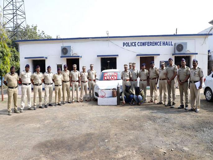 Police arrest two ATM thief from Uttar Pradesh | पोलिसांनी ब्लँकेटवरून लावला एटीएम फोडणाऱ्या टोळीचा छडा, उत्तर प्रदेशातून आवळल्या मुसक्या Police arrest two ATM thief from Uttar Pradesh | पोलिसांनी ब्लँकेटवरून लावला एटीएम फोडणाऱ्या टोळीचा छडा, उत्तर प्रदेशातून आवळल्या मुसक्या