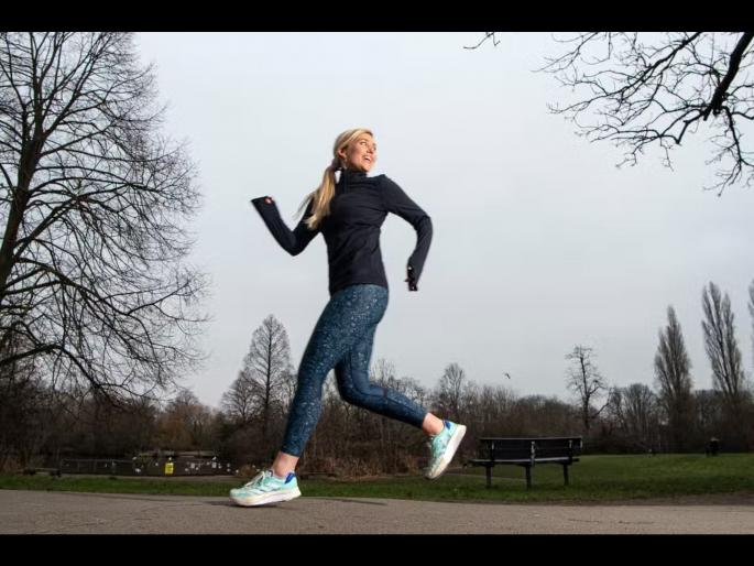 Health benefits of backward running, you should try this | सरळऐवजी उलटं धावून स्वत:ला ठेवा फीट, जाणून घ्या बॅकवर्ड रनिंगचे फायदे Health benefits of backward running, you should try this | सरळऐवजी उलटं धावून स्वत:ला ठेवा फीट, जाणून घ्या बॅकवर्ड रनिंगचे फायदे