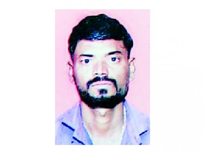 Murder of a man at Chincholi Khurd for trivial reasons | निर्घृण खून केला अन् मृतदेह फरफटत नेला Murder of a man at Chincholi Khurd for trivial reasons | निर्घृण खून केला अन् मृतदेह फरफटत नेला