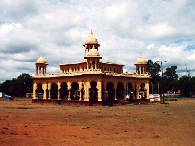 Protect the historic chhattis at Kasturchand Park; Heritage Conservation Committee's Notice to the Collector's Office | कस्तुरचंद पार्कवरील ऐतिहासिक छत्रीचे संरक्षण करा; हेरिटेज संवर्धन समितीची जिल्हाधिकारी कार्यालयाला सूचना Protect the historic chhattis at Kasturchand Park; Heritage Conservation Committee's Notice to the Collector's Office | कस्तुरचंद पार्कवरील ऐतिहासिक छत्रीचे संरक्षण करा; हेरिटेज संवर्धन समितीची जिल्हाधिकारी कार्यालयाला सूचना