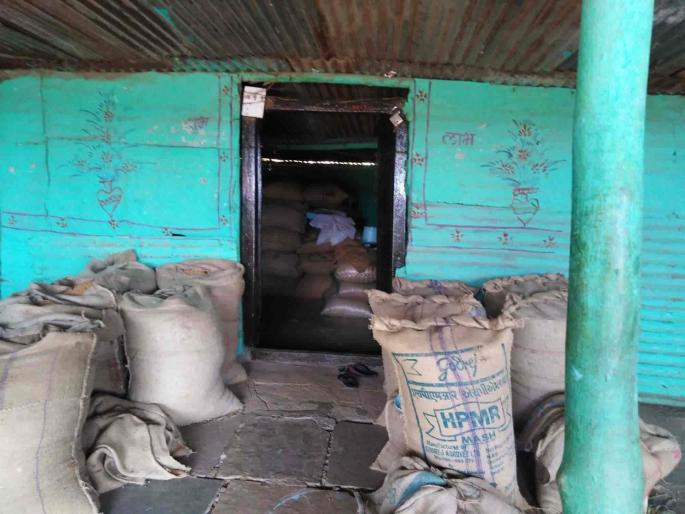 Savita, who cheated the victims of two crores, was not caught by the police of washim | ३१ आडत्यांना दोन कोटींचा गंडा घालणारी सविता पोलिसांच्या हाती लागेना Savita, who cheated the victims of two crores, was not caught by the police of washim | ३१ आडत्यांना दोन कोटींचा गंडा घालणारी सविता पोलिसांच्या हाती लागेना