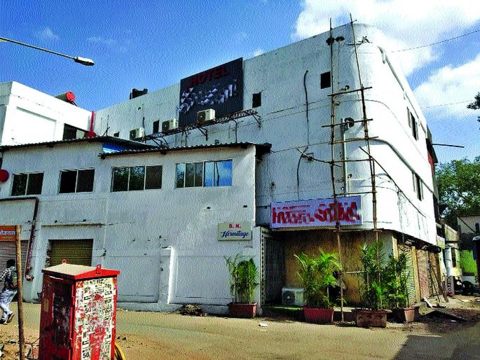 Sweat, addiction, gambling addiction to the district | जिल्ह्याला छमछम, नशा, जुगाराचा विळखा Sweat, addiction, gambling addiction to the district | जिल्ह्याला छमछम, नशा, जुगाराचा विळखा