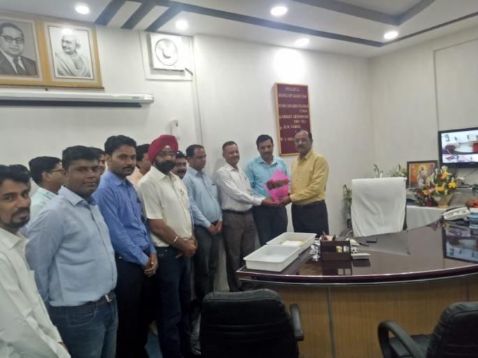Mahavitaran's Akola zone Chief Engineer Dr. Murhari kele | महावितरणच्या अकोला परिमंडळाच्या मुख्य अभियंतापदी डॉ. मुरहरी केळे रुजू Mahavitaran's Akola zone Chief Engineer Dr. Murhari kele | महावितरणच्या अकोला परिमंडळाच्या मुख्य अभियंतापदी डॉ. मुरहरी केळे रुजू