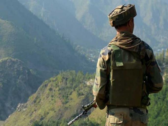 Pakistani soldiers injured in firing | पाकिस्तानच्या गोळीबारात सैनिक जखमी