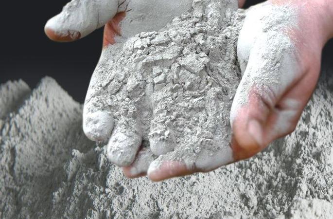 Companies cartel up cement and steel prices | कंपन्यांनी कार्टेल करून वाढविले सिमेंट व स्टीलचे दर