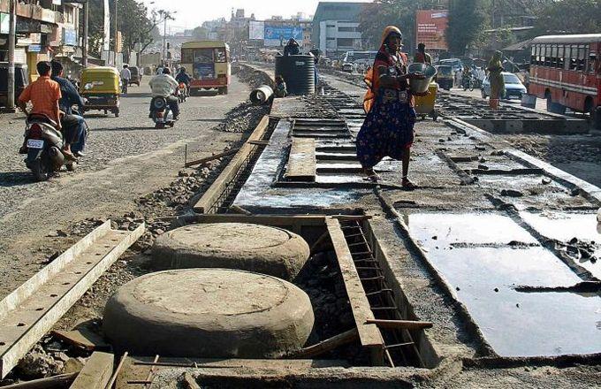 Due to the work of cement road, traffic was closed on various routes | सिमेंट रोडच्या कामामुळे विविध मार्गावर वाहतूक बंद Due to the work of cement road, traffic was closed on various routes | सिमेंट रोडच्या कामामुळे विविध मार्गावर वाहतूक बंद