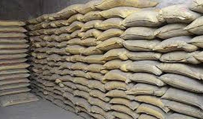 Cement prices are rising due to blockade policy of companies in Andhra | आंध्रातील कंपन्यांच्या अडवणूक धोरणामुळे वाढताहेत सिमेंटचे भाव