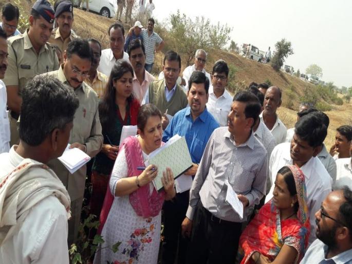 Central committee also saw drought situation | जळगाव जिल्ह्यातील दुष्काळी परिस्थिती पाहून केंद्रीय समितीही हळहळली Central committee also saw drought situation | जळगाव जिल्ह्यातील दुष्काळी परिस्थिती पाहून केंद्रीय समितीही हळहळली