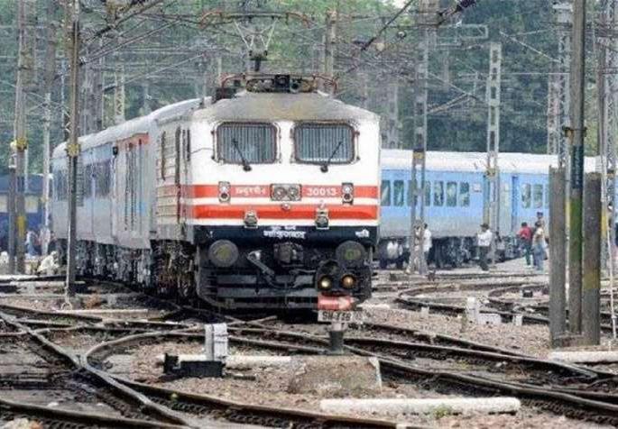 Central Railway will run 431 rounds from today | मध्य रेल्वेवर आजपासून धावणार ४३१ फेऱ्या Central Railway will run 431 rounds from today | मध्य रेल्वेवर आजपासून धावणार ४३१ फेऱ्या