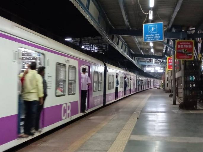 raulaansaejaaraila-gavataalaa-aga-saiganala-yantaranaecayaa-kaebalasa-jalaalayaa-taitavaalayaakadae-jaanaarai-vaahatauuka-vaisakalaita | रुळांशेजारील गवताला आग, सिग्नल यंत्रणेच्या केबल्स जळाल्या, टिटवाळ्याकडे जाणारी वाहतूक विस्कळीत