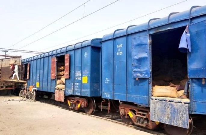 Central Railway handles 5.33 million tonnes of goods | मध्य रेल्वेने केली ५.३३ दशलक्ष टन मालाची वाहतूक