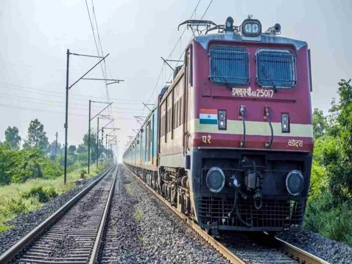 Central Railway will run 64 Ashadhi special trains for Pandharpur and Miraj | विठूरायाच्या दर्शनासाठी जायचंय चिंता नकाे; मध्य रेल्वेकडून ६४ विशेष ट्रेन Central Railway will run 64 Ashadhi special trains for Pandharpur and Miraj | विठूरायाच्या दर्शनासाठी जायचंय चिंता नकाे; मध्य रेल्वेकडून ६४ विशेष ट्रेन