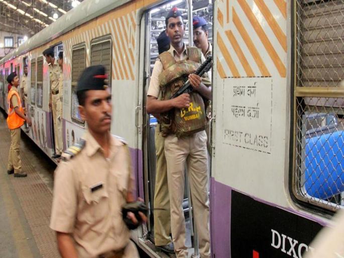 Increase in security on the ground of 26/11; 2,100 railway security force is ready | २६/११ च्या पार्श्वभूमीवर सुरक्षेत वाढ'; २ हजार १०० रेल्वे सुरक्षा बलाचे जवान सज्ज Increase in security on the ground of 26/11; 2,100 railway security force is ready | २६/११ च्या पार्श्वभूमीवर सुरक्षेत वाढ'; २ हजार १०० रेल्वे सुरक्षा बलाचे जवान सज्ज