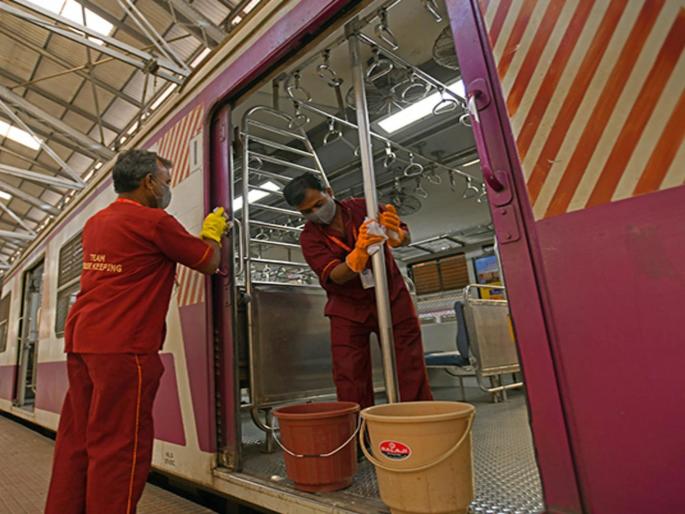 CoronaVirus Central Railway doing better than West in sanitation | CoronaVirus News: सॅनिटायझेशन करण्यात पश्चिमपेक्षा मध्य रेल्वे सुसाट CoronaVirus Central Railway doing better than West in sanitation | CoronaVirus News: सॅनिटायझेशन करण्यात पश्चिमपेक्षा मध्य रेल्वे सुसाट