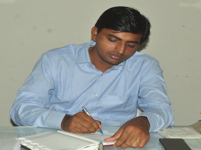 Action will take place if not present; Baid ZP CEO Danka on the very first day | उपस्थिती नसेल तर अॅक्शन घेणार; बीड जि.प.च्या सीईओंचा पहिल्याच दिवशी दणका Action will take place if not present; Baid ZP CEO Danka on the very first day | उपस्थिती नसेल तर अॅक्शन घेणार; बीड जि.प.च्या सीईओंचा पहिल्याच दिवशी दणका