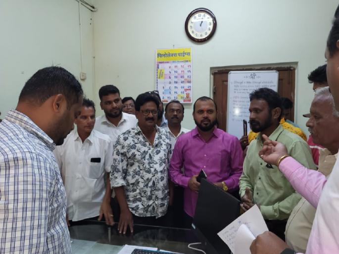 Sports citizens aggressive for giving gymkhana ground in Sindhudurg to science exhibition | सिंधुदुर्गमधील जिमखाना मैदान विविध कार्यक्रमांना देण्यावरून क्रीडाप्रेमी आक्रमक, मुख्याधिकाऱ्यांना विचारला जाब Sports citizens aggressive for giving gymkhana ground in Sindhudurg to science exhibition | सिंधुदुर्गमधील जिमखाना मैदान विविध कार्यक्रमांना देण्यावरून क्रीडाप्रेमी आक्रमक, मुख्याधिकाऱ्यांना विचारला जाब