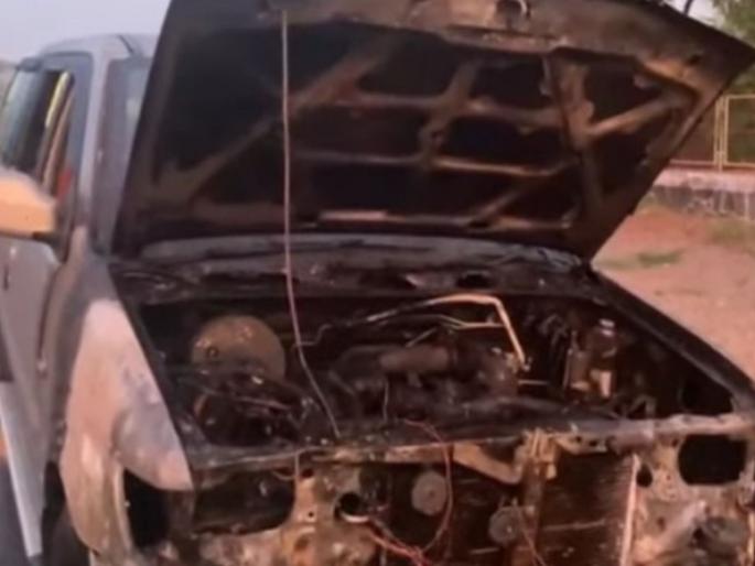 Vasai's Suncity - Tavera car suddenly took a beating on the road | वसईच्या सनसिटी - गास रस्त्यावर तवेरा गाडीने अचानक घेतला पेट Vasai's Suncity - Tavera car suddenly took a beating on the road | वसईच्या सनसिटी - गास रस्त्यावर तवेरा गाडीने अचानक घेतला पेट