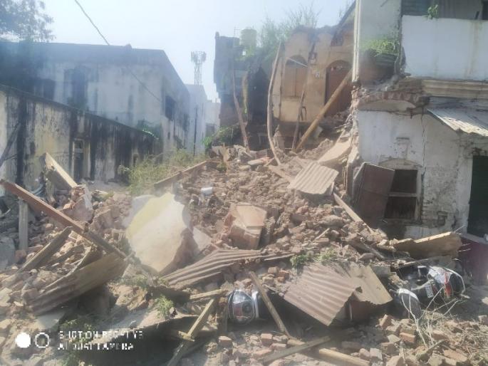 125-year-old building collapsed in wardha | ...अन् क्षणर्धात कोसळली १२५ वर्ष जुनी इमारत 125-year-old building collapsed in wardha | ...अन् क्षणर्धात कोसळली १२५ वर्ष जुनी इमारत